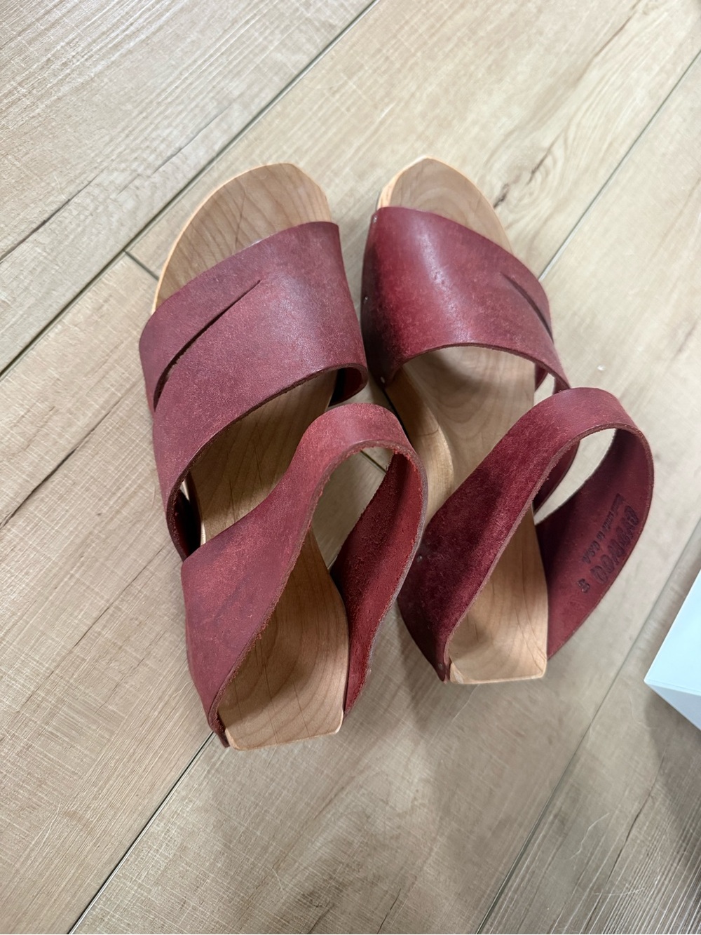 Cydwok- brand new never worn- Women's Burgundy Cross-Strap Leather Slide Mules
